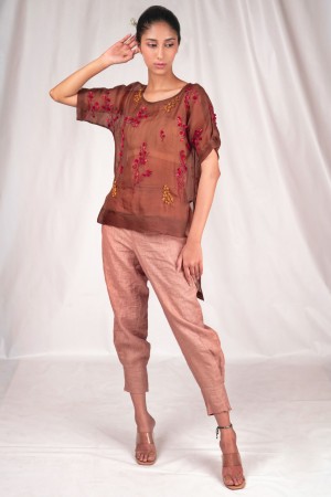 Pink linen trousers with fitted band hemline.