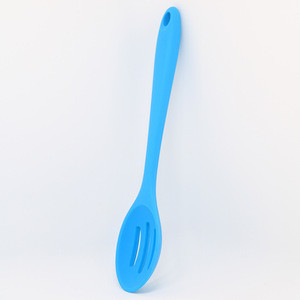 Amazon Hot Sale Kitchen Utencil Food Grade Silicone Large Slotted Spoon For Kitchen Cooking