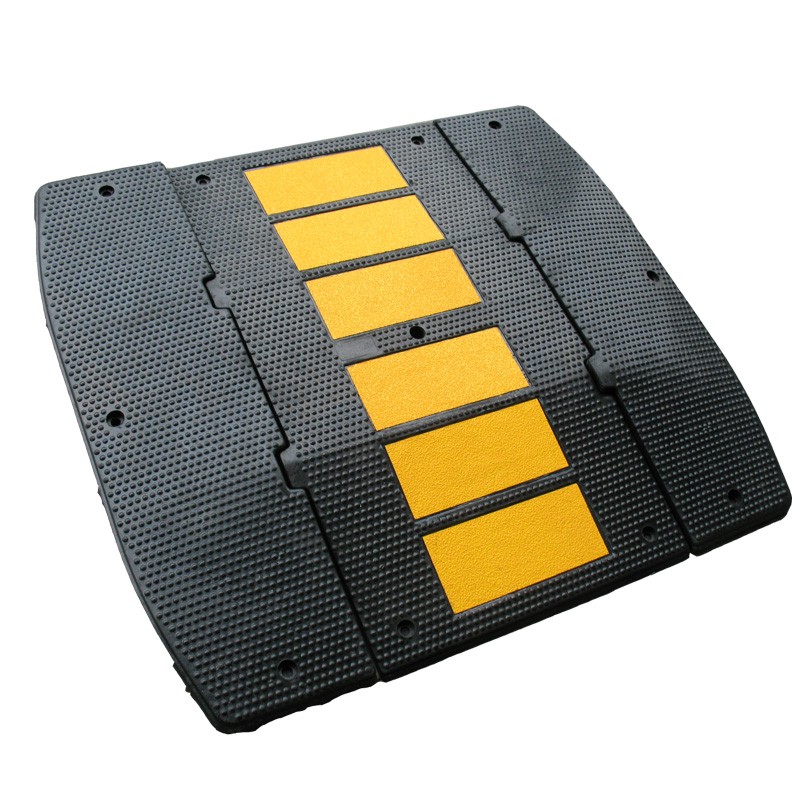 DINGTIAN High Quality Reflective Rubber Speed Bump Rubber Road Hump