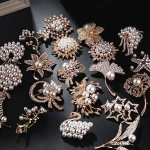 Latest Fashion Flower Rhinestone Women, Girl Crystal Custom Pearl Brooches