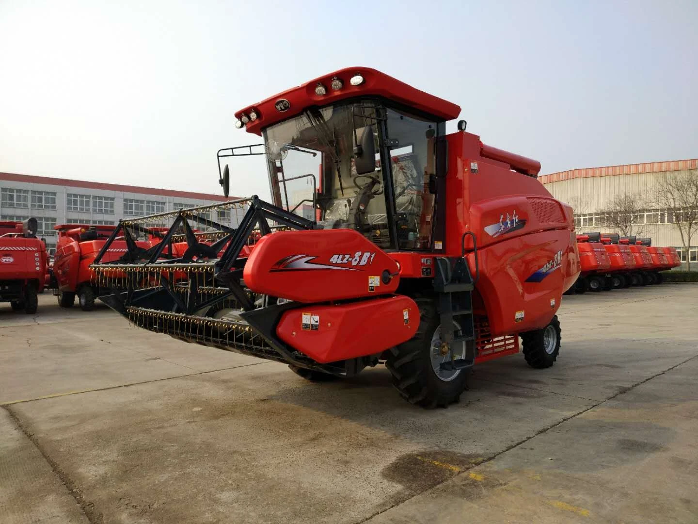 New design hot sale multi-function self-propelled combine harvester small soybean harvester