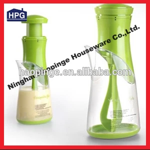 Plastic shaker bottles hand shaker salad dressing mixer