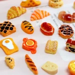 Resin simulation small cake bread biscuit ornament DIY doll house mini food and play accessories