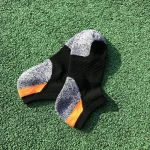 2020Men's socks bottom pull hair low tube sports socks fashionable men's basketball socks outdoor mountaineering