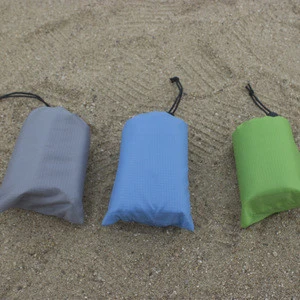 Wholesale Portable waterproof outdoor sand free camping bed beach picnic blanket mat with light weight