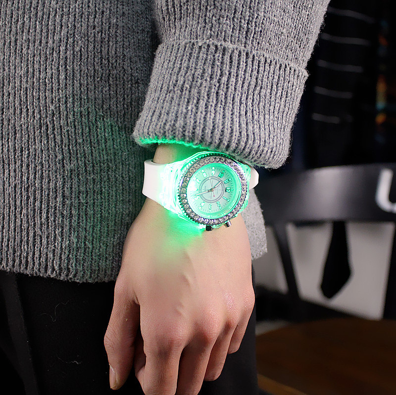 2019 Fashion Unisex Luminous Silicone Strap Couples Quartz Watches For Lovers