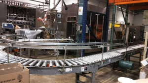 Automatic engine oil filling production line