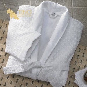 Wholesale soft thin light 100% cotton women and men waffle bathrobe