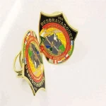 China manufacturer zinc alloy die casting golden plate enamel crafts factory wholesale laser 3D OEM logo custom brooch