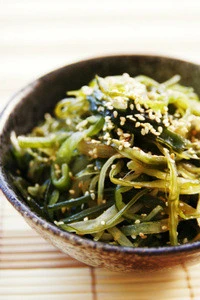 Chopped steamed seafood wholesale fresh wakame seaweed stem in bag