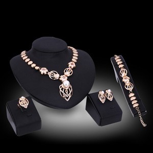 VRIUA New African Fashion Wedding Gold Dubai Nigerian Women&#39;s Big Flowers Pearl Short Necklace Ring Charm Bride Jewelry Set