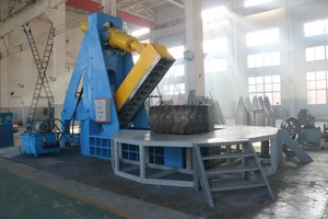 Waste truck car tires rubber crusher recycling machine