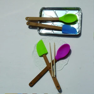 women Turner Set and Wooden Handle, Silicone  chefs and bakers cooking tool , Spatula set  cooker kit