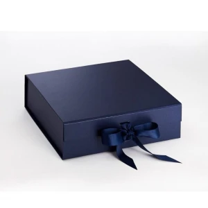 Luxury paper board folding gift box with magnet closure customized