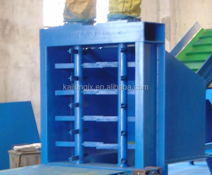 High output bale breaker for plastic recycling line