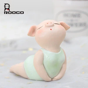 Roogo resin yoga pig statue for home decoration
