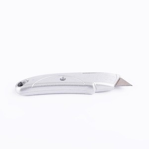 Sharp metal retractable blade multi-stop actuator utility knife