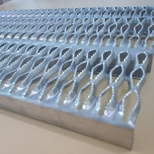 Stainless steel Perforated Metal Stair Treads/stainless lows non slip stair treads
