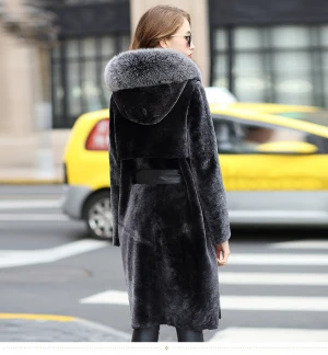 The black female paragraph hooded long womens real fox Fur coat