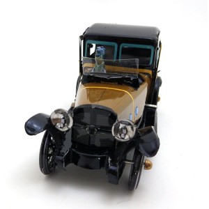 Wind Up Tin Toy Spanish Classic Car Showpieces For Home Decoration