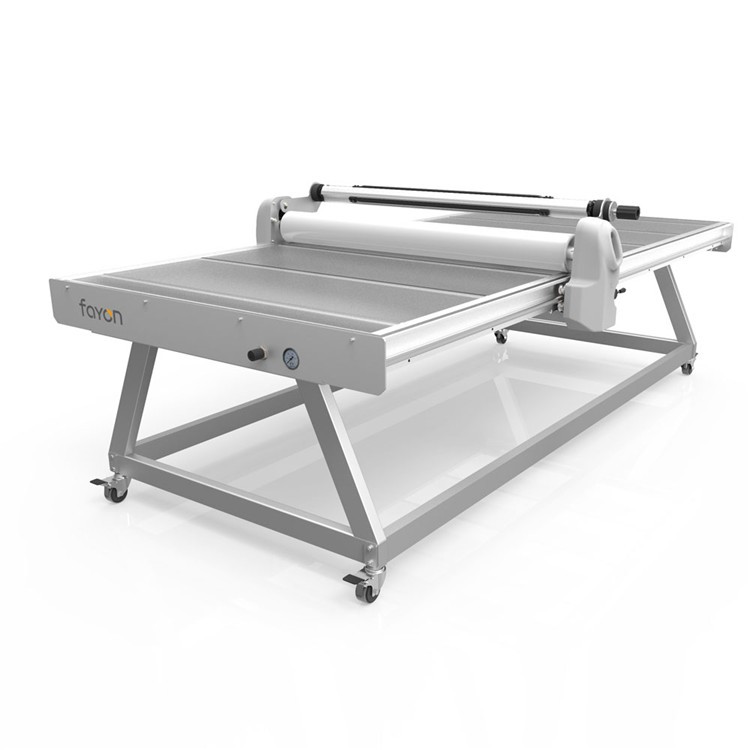 1. New style manual large format material  smart table cold flatbed laminating machine