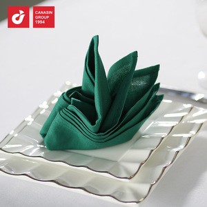China Manufacturer Wholesale Green Color Spun Polyester Customized Folding Hotel And Restaurant Table Dinner Napkin