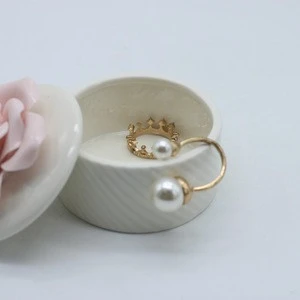 modern simple white small ceramic gifts round jewelry box
