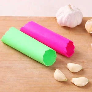 Plastic Garlic Peeler/Kitchen  Easy Peel Magic Useful New Tool /Random Color Slicer Cooking Cutter Ginger Gadget Twist