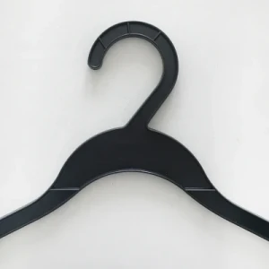 Plastic Women Clothes Shirt Rack Hanger with Bar and Anti-Slip on Shoulder
