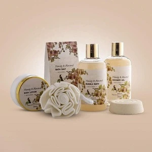 Private Label  Luxury Bath Set  For Men and Women Honey and Almond Scent Wholesale  Spa Bath and Body Care Christmas Gift Set