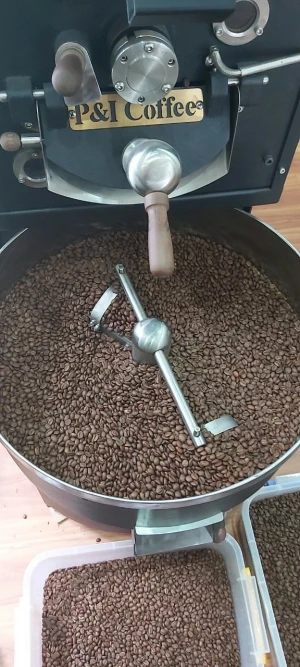 Whole beans roasted coffee beans with very competitive price from Vietnam