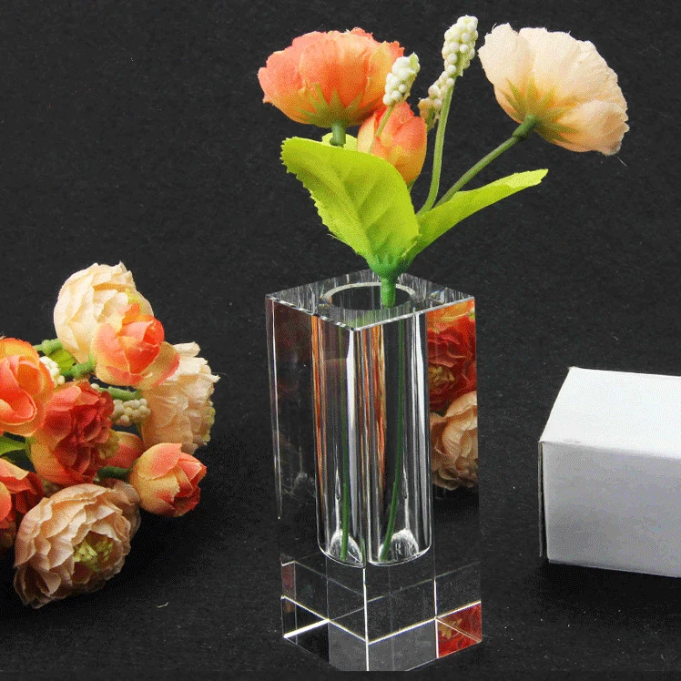 Wholesale hotel or home or office tabletop decoration Simple Modern mini clear crystal glass single flower vase