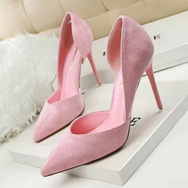 Women&#x27;s shoes with leather high heels, thin heels and pointed toes are suitable for office and daily wear