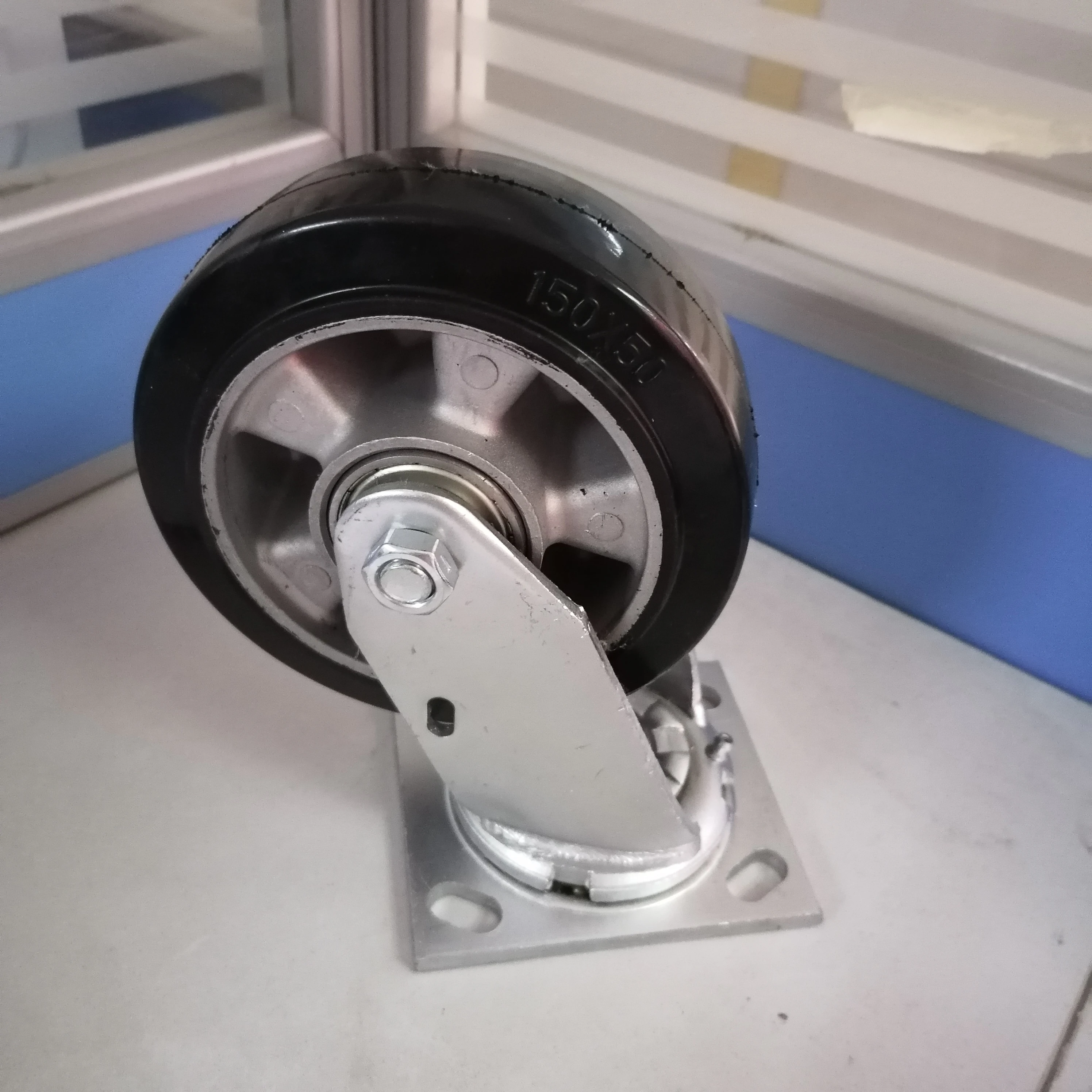 6 "Heavy duty Rigid Aluminum core Rubber wheel Industrial  Caster Wheel