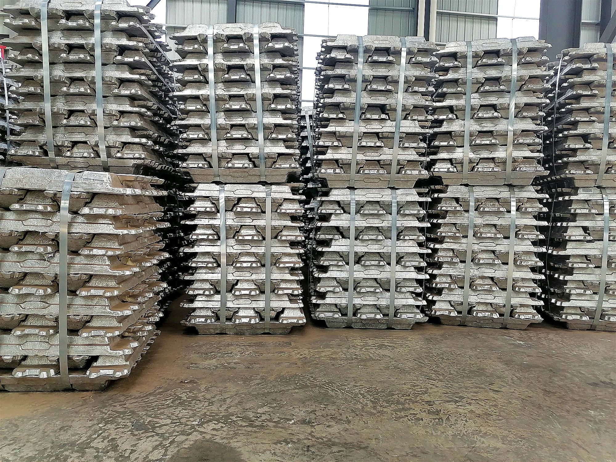 China produces high quality spot aluminum ingots