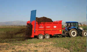 Compost Spreader Trailer and Carriage Trailer All in One New System 7 Tonnes Compost Spreader