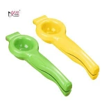Creative Kitchen Gadget Plastic Manual Juicer Lemon Fruit Clip Squeezer