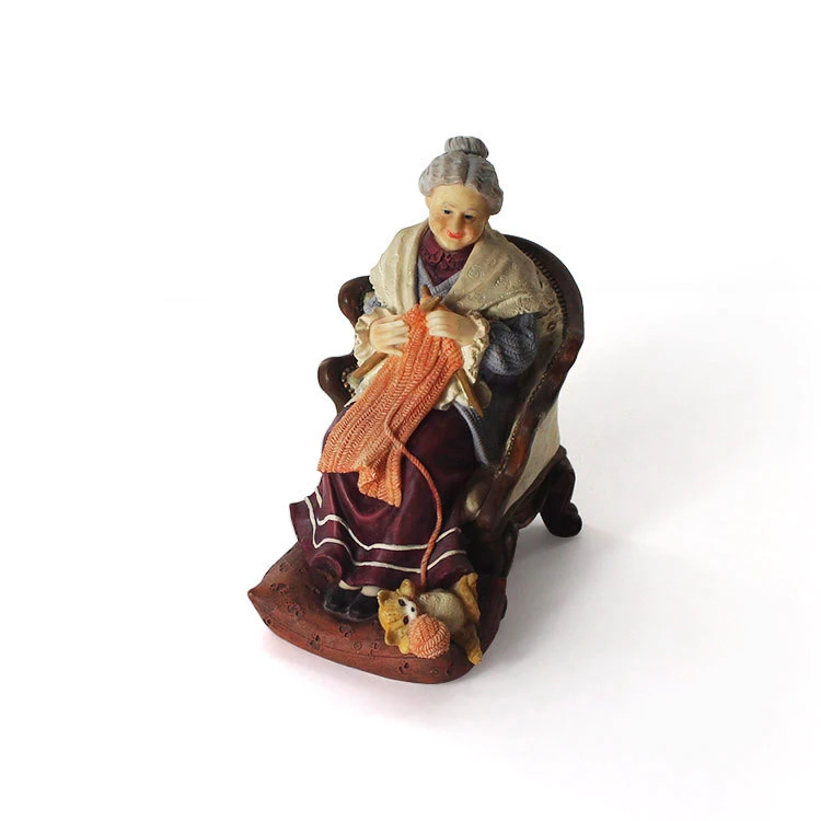 Custom design resin old lady 3d figurine for home decoration
