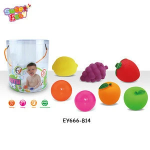 Floating duck bath toy rubber duck