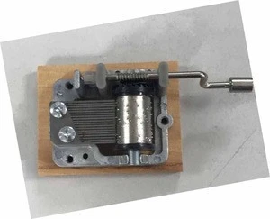 Hand crank mechanism with wood board