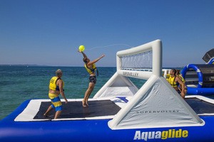Hot sell jumping inflatable water game other amusement park products trampoline volleyball court for lake / sea for fun.