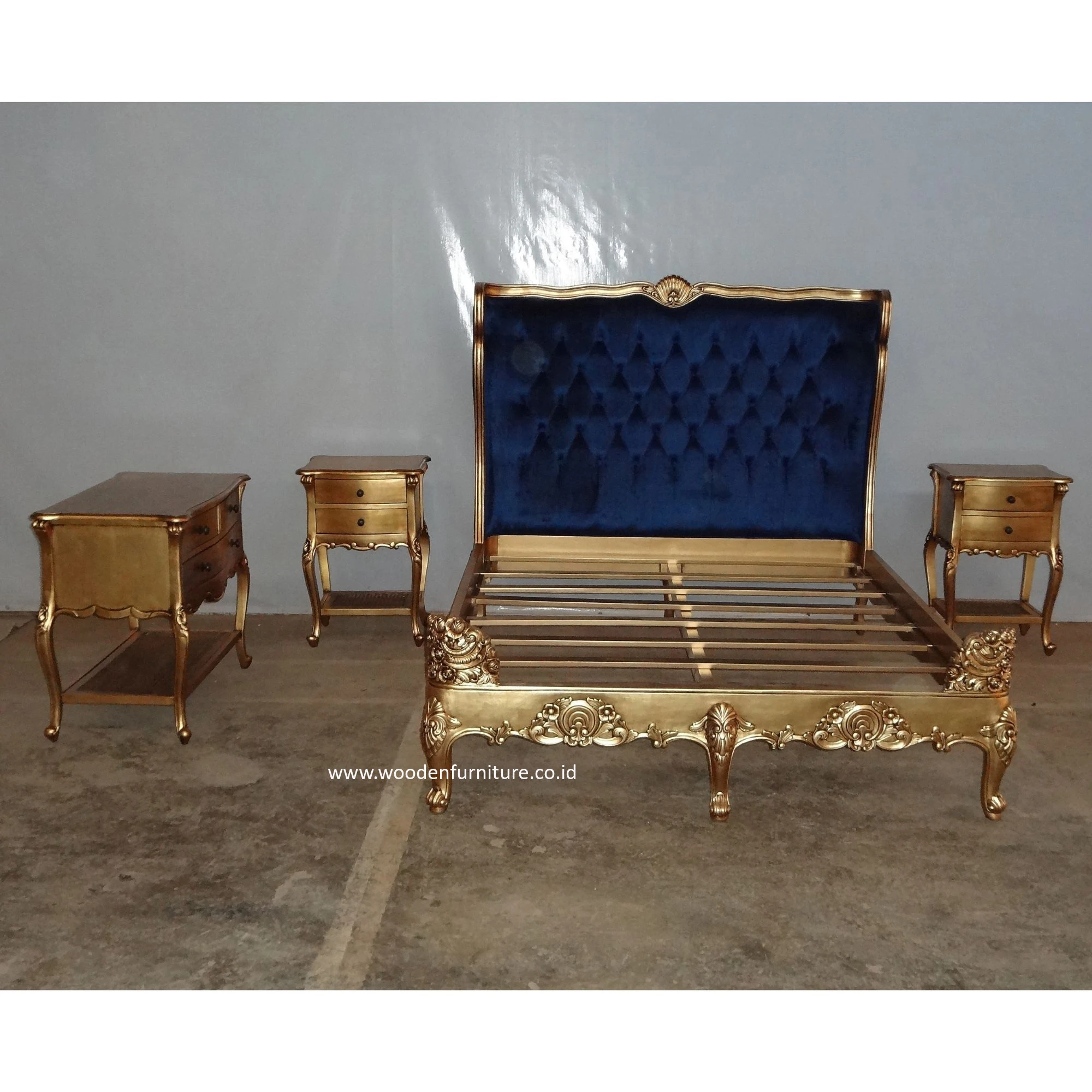 Luxury Italian Bed Set Antique Reproduction Bed Frame French Provincial Gilded Bedroom Furniture European Style Home Furniture
