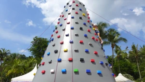 New design amazing inflatable climbing wall