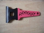 Novel, Convenient and Practical Snow Shovel for Plastic Vehicles