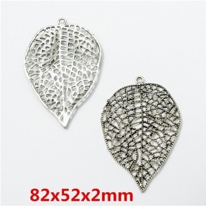 Wholesale leaf zinc alloy pendant Metal Tibetan Silver Beads Charms For jewelry making
