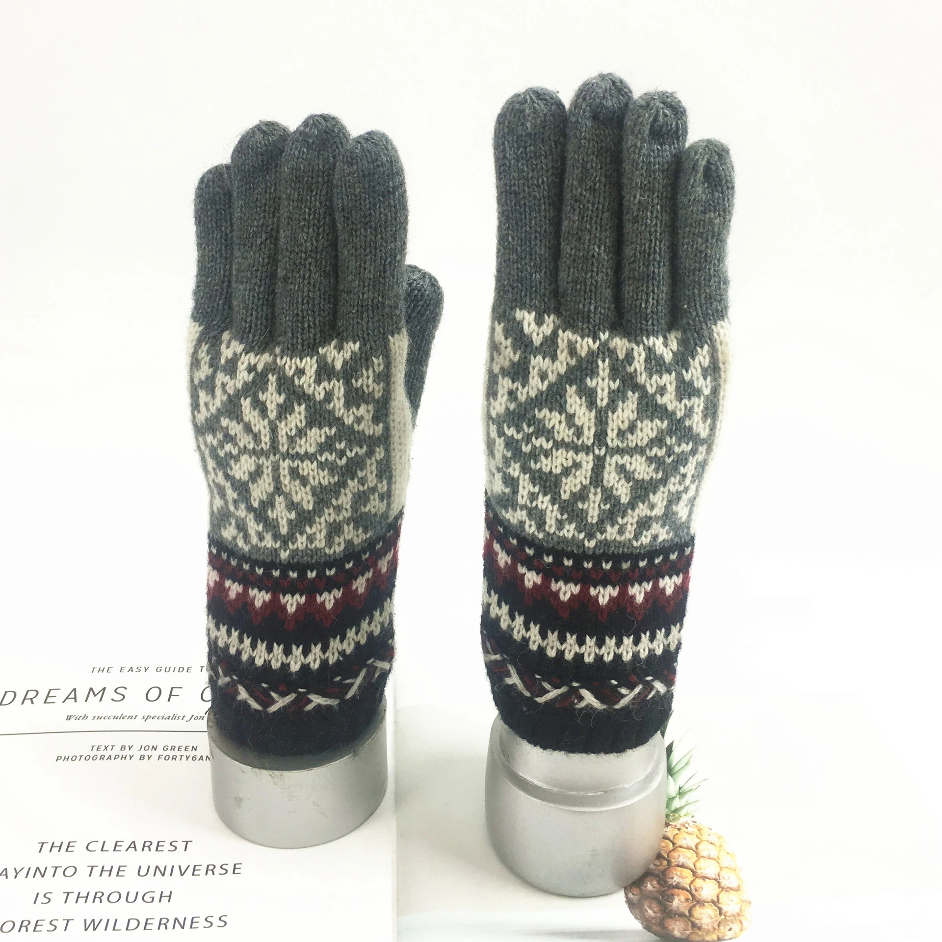 Winter new shopping mall hot sale gloves men and women jacquard knitted warm five-finger color gloves lovers wool knitted gloves
