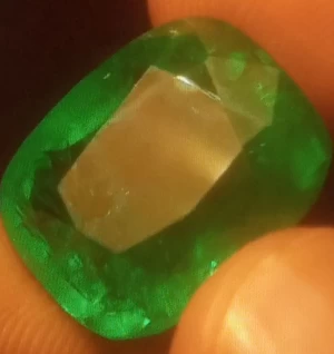 Spectacular 19.47 carat Emerald