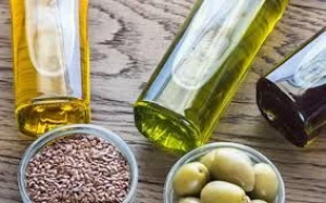 Difference between essential oil and vegetable oil