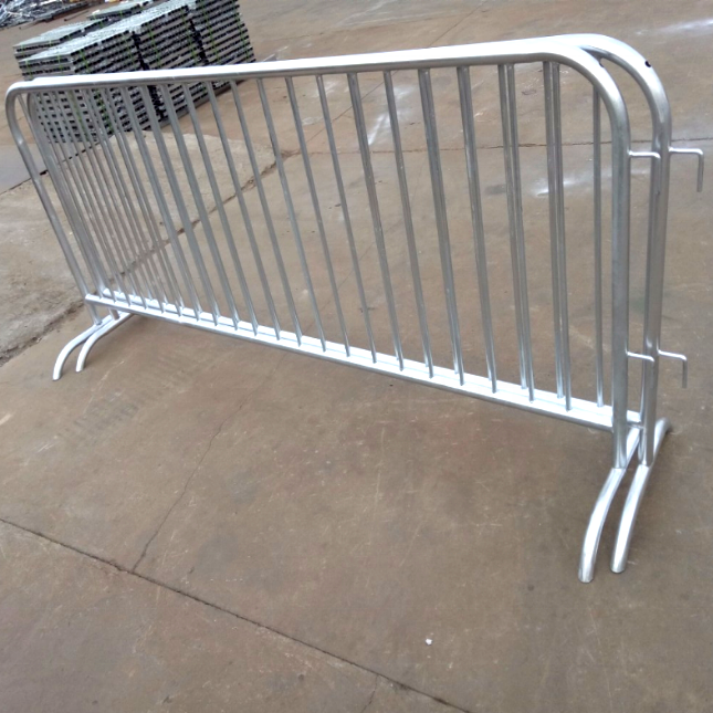 2.4*1.5mHot sell Heavy duty galvanised traffic road safety pedestrian crowd control barriers