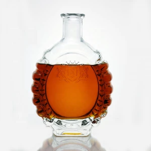 Empty Clear Decorative brandy Liquor Bottles With Cork Top 700 ml Xo Embossed Fancy Spirit Bottle 700 ml Wholesale